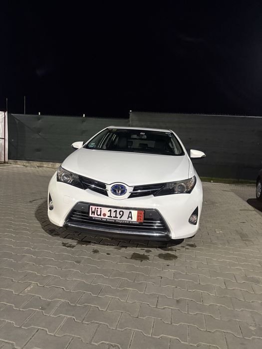Vand Toyota Auris Hybrid 1,8Automata