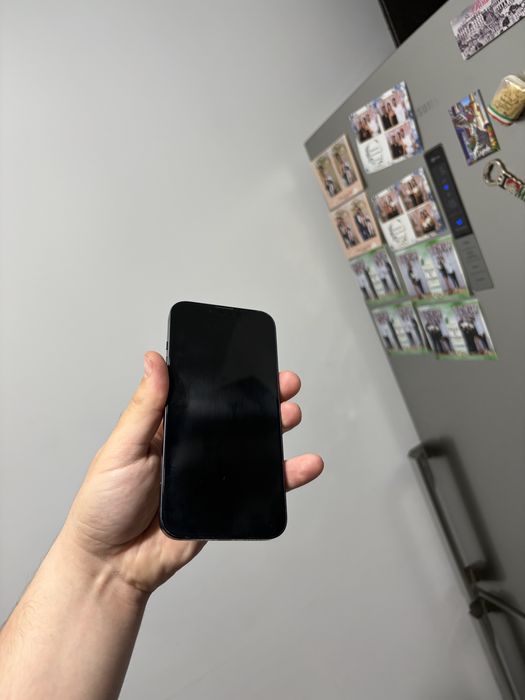 Vand iphone 13 pentru piese