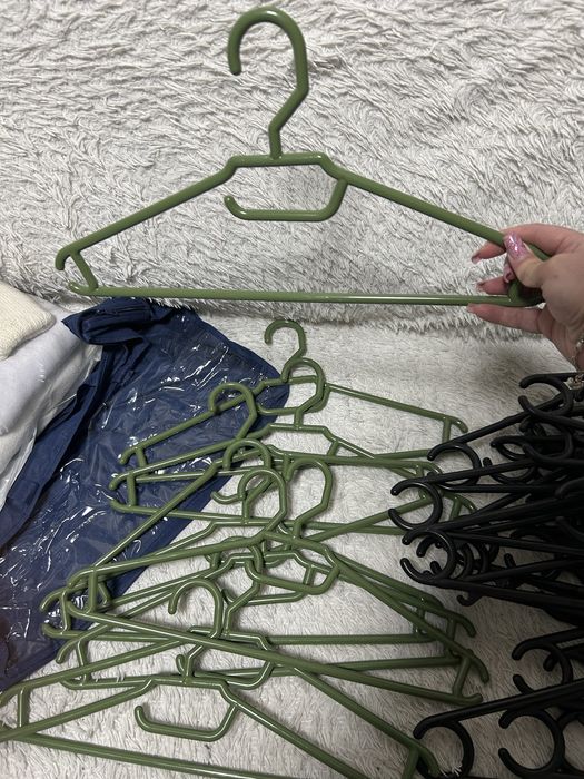 Продам вешалки- плечики