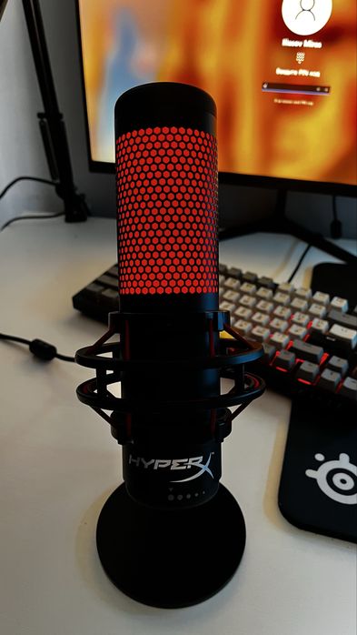 HyperX Quadcast микрофон