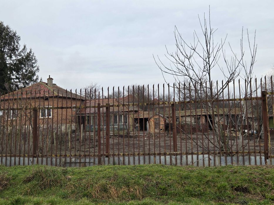 Продава се Къща в с. Карапелит, Област Добрич - 100 кв.м за 169 €/кв.м - Снимка #1