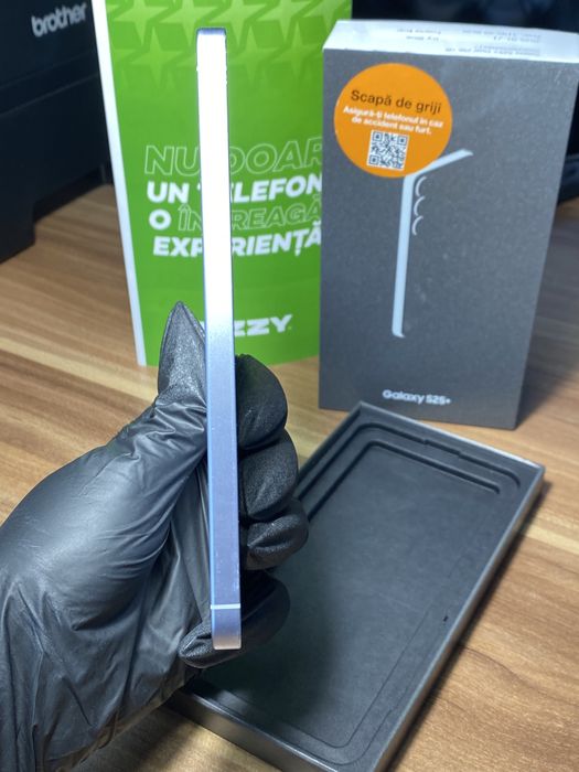 Samsung Galaxy s25 plus • 256 GB • Icy Blue