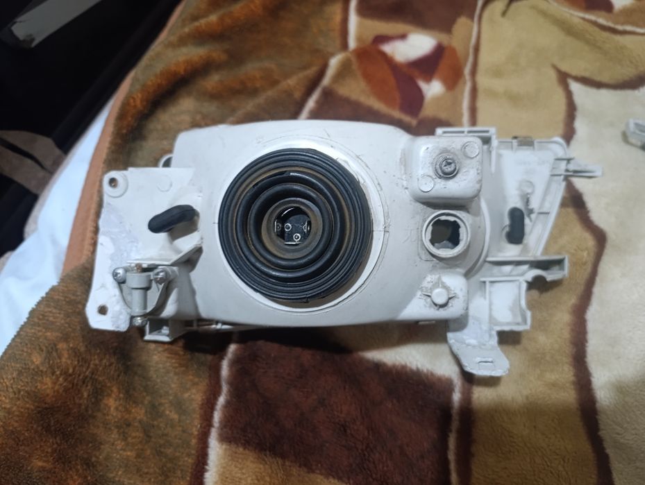 Фары на тойота карина Е