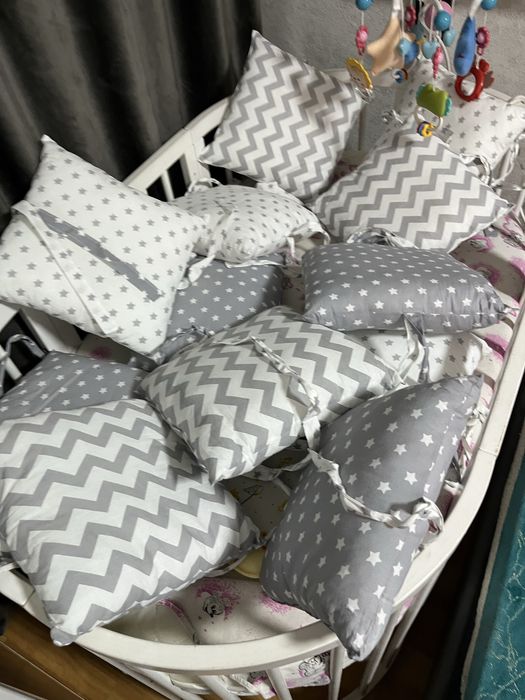 Бортики в кроватку  и простыня