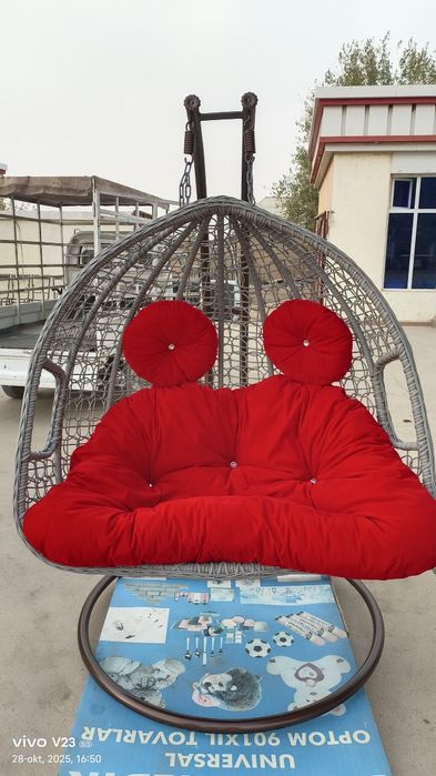 Stol stul osma kachelalar va krovatlar