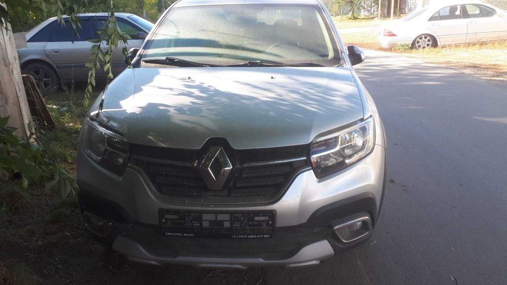 Рено Логан 2 2015г битый