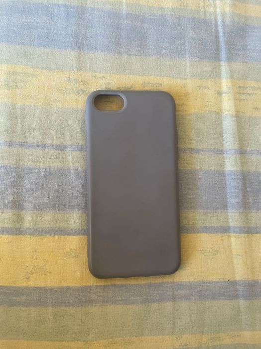 Кейсове за IPhone SE 2020