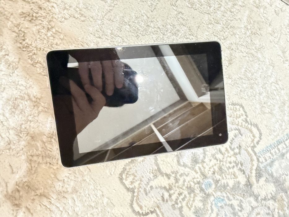 Планшеты Ipad и Huawei