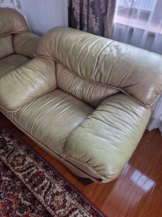 Продам Кожаный диван и кресло