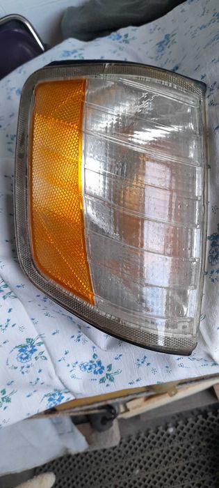 Продам поворотник на мэрс