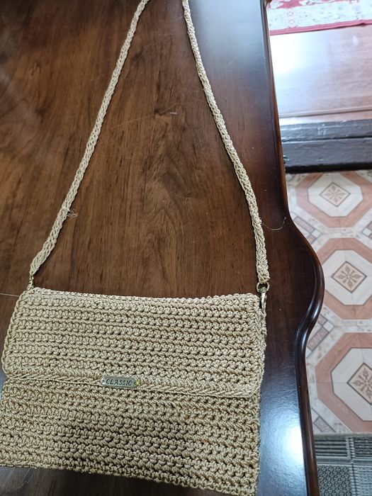 Продам клатч вязанную