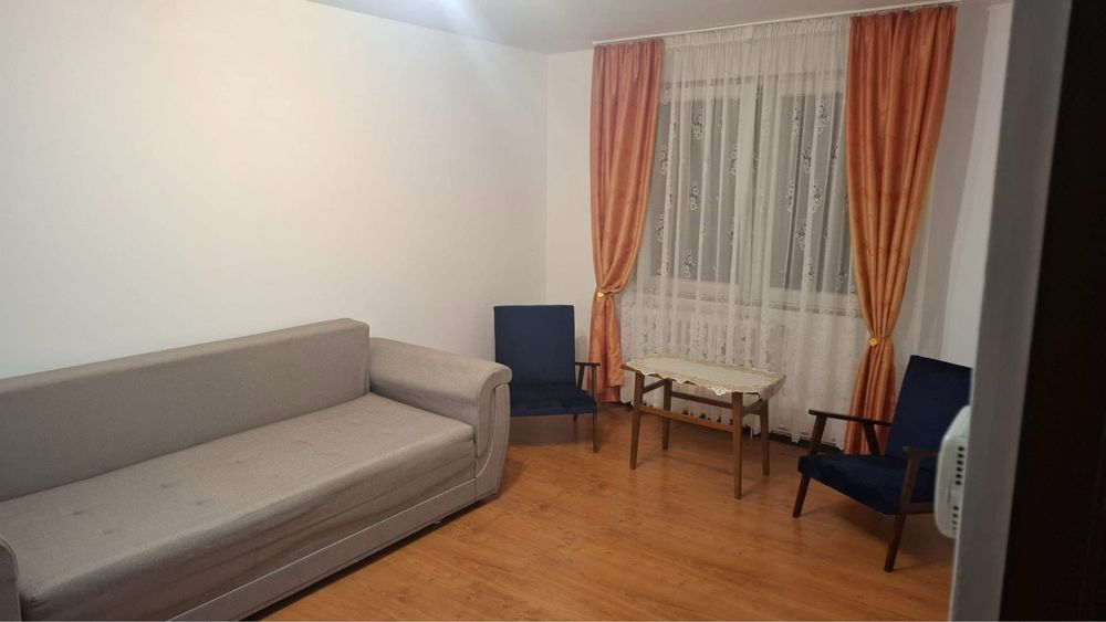 Vand aprtament cu 2 camere, decomandat, zona foarte buna