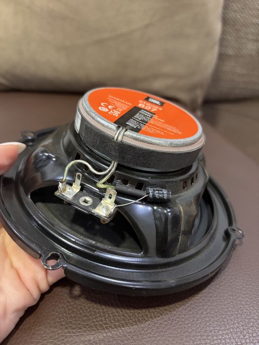 Тонколона за кола JBL