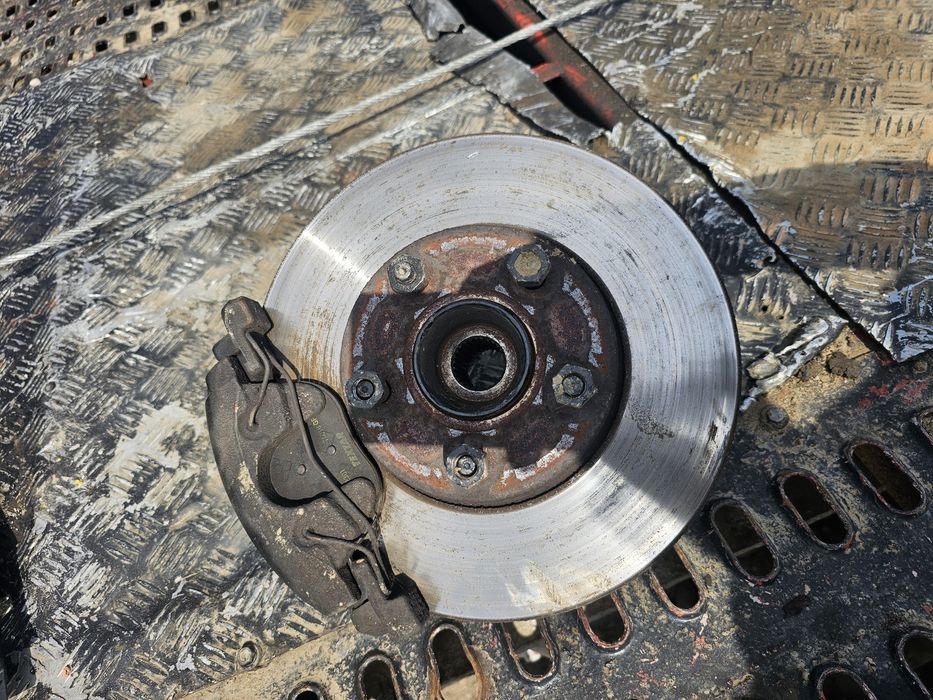 Fuzeta stanga fata completa  Ford Focus 3 1.6 TDCI