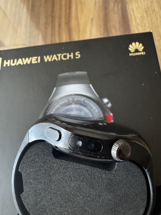Смарт часовник Huawei Watch 5