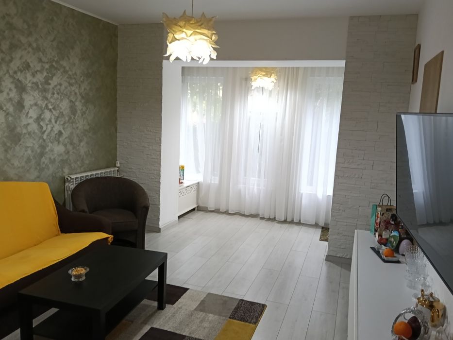 Vând  apartament 3 camere, decomandat