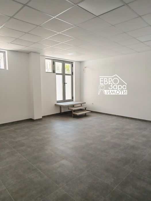 Голям търговски обект под наем в района на Енергото