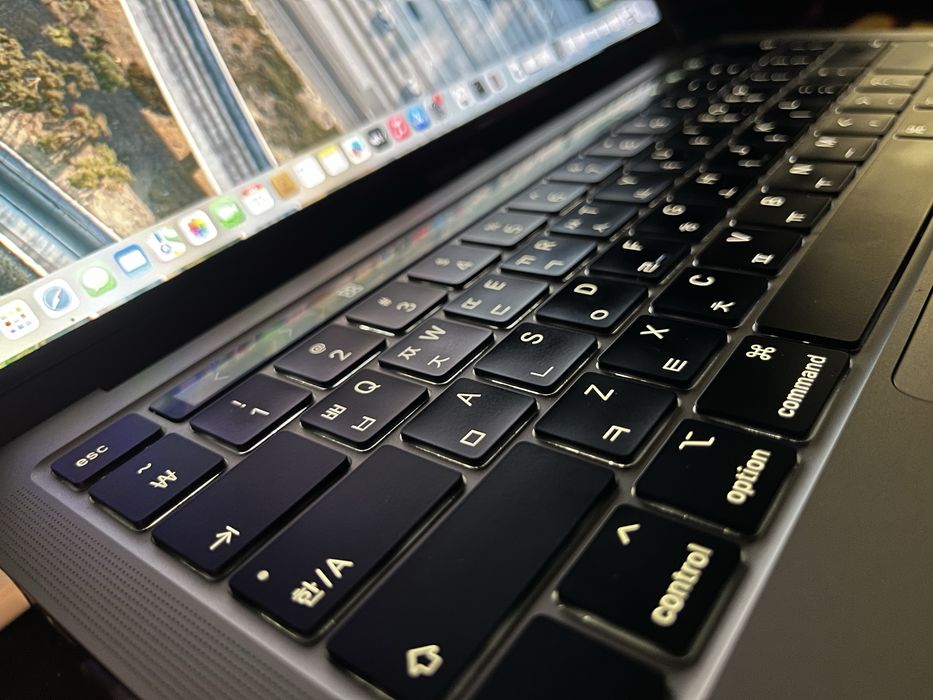 Macbook pro 2020 8/512 95% ideal xolatda