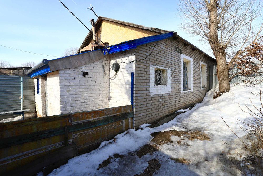 продам 1/4 дома на узкой колее.