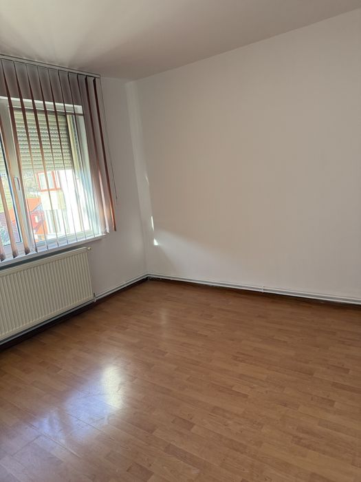 Vând apartament cu 3 camere