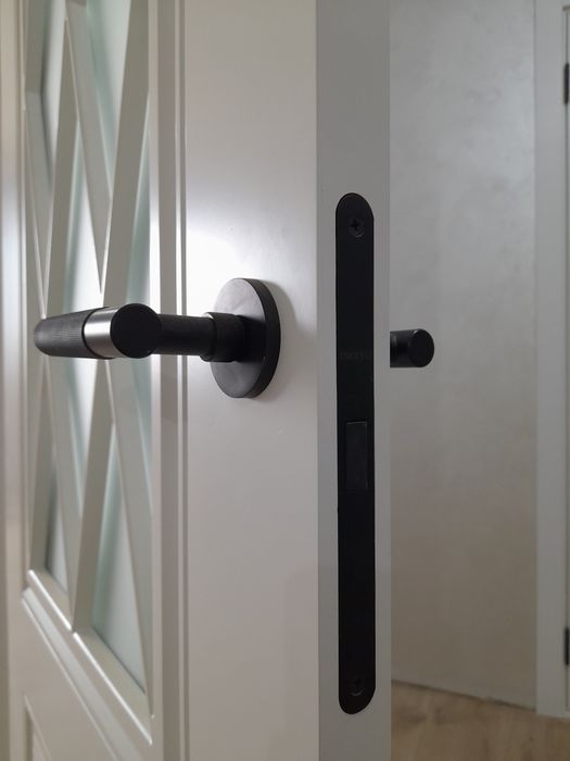 Есік орнату.Установка дверей