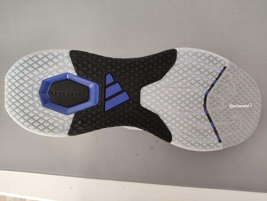 Кроссовки Adidas новые