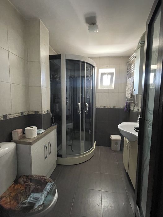 Apartament decomandat cu 3 camere pentru chirie