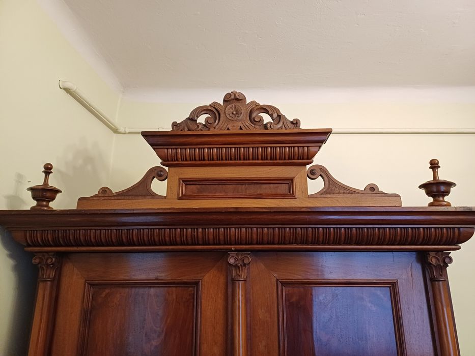 Dulap lemn masiv nuc