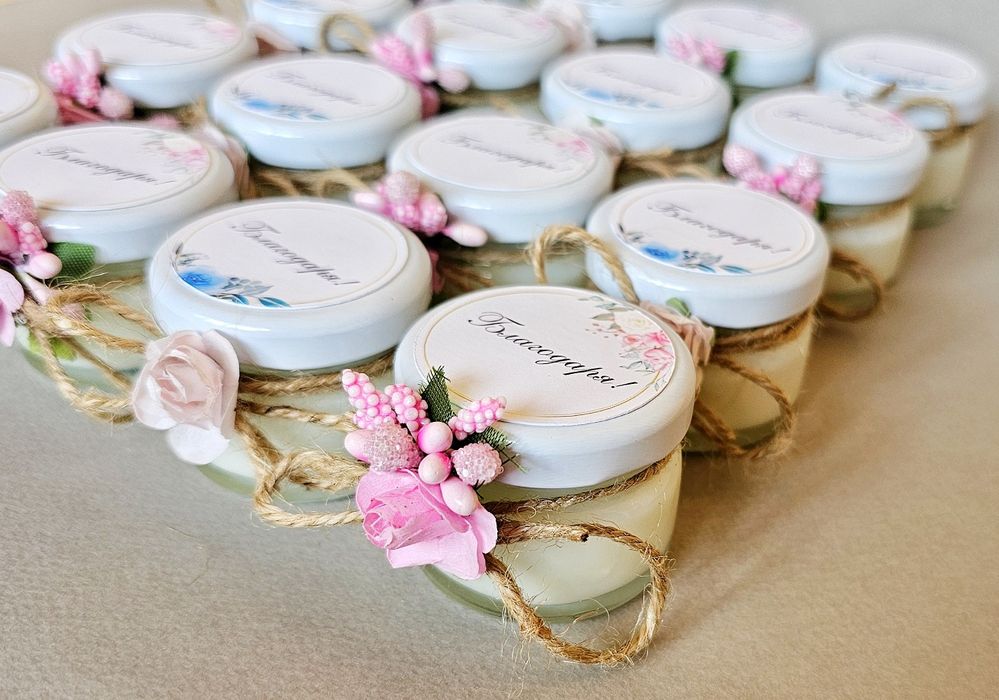 Малки бурканчета с ароматни свещи