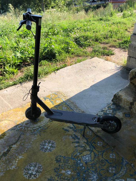 Vând trotineta electrică xiaomi (iese roata din fata)