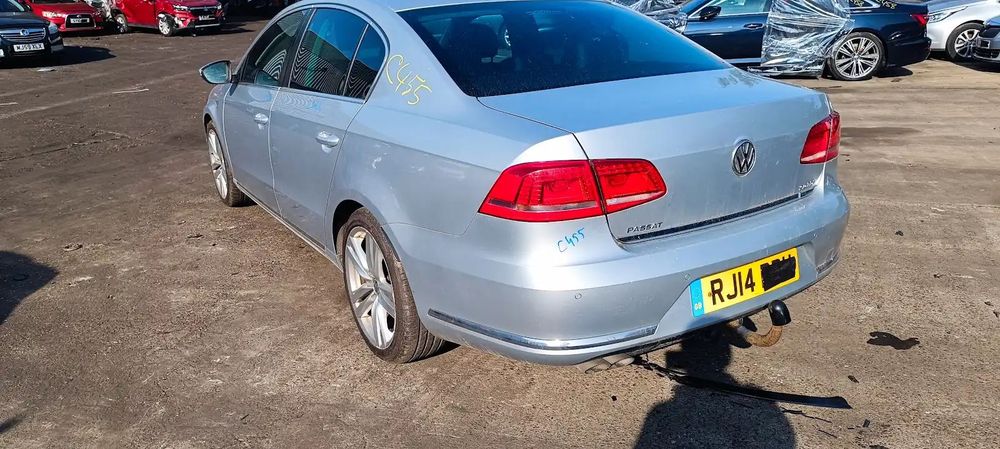 Dezmembrari / Dezmembrez Volkswagen Passat B7 2.0 TDI CFFB cutie viteze manuala cod culoare LA7W