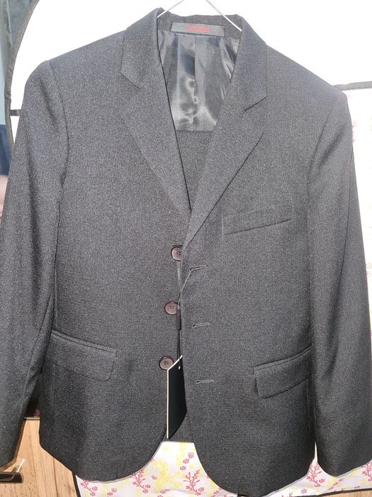 Продам школьный костюм