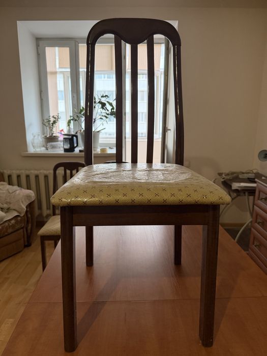 Продам стол и 6 стульев