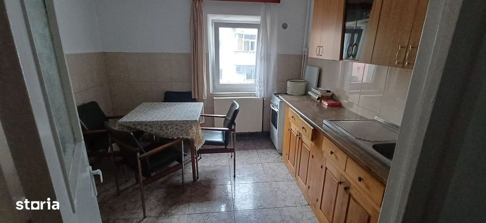 Basarab, 4 camere, decom., etaj 1