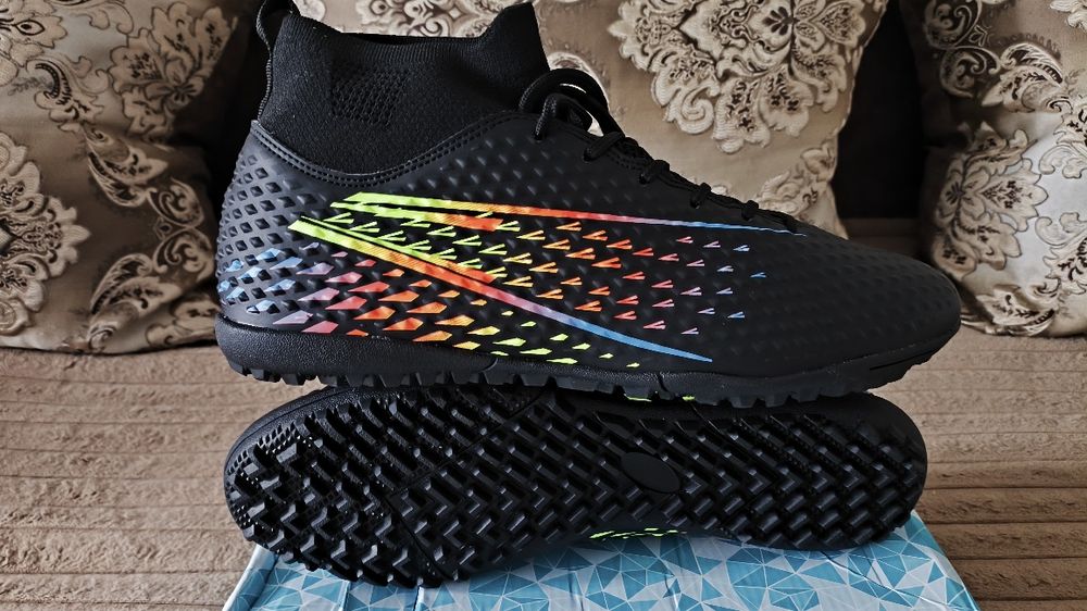 Бутцы футбольные