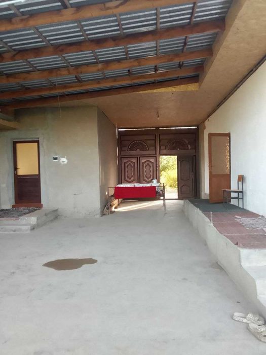 Toshken viloyat Chinoiz tumanida uy sotiladi