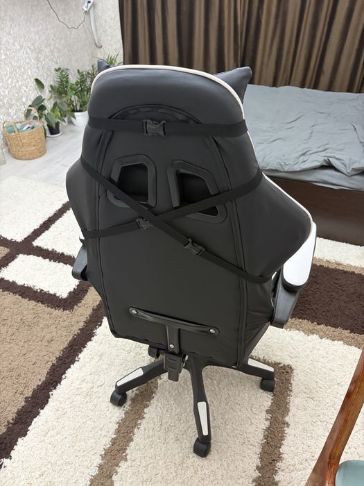 стул игровой новый