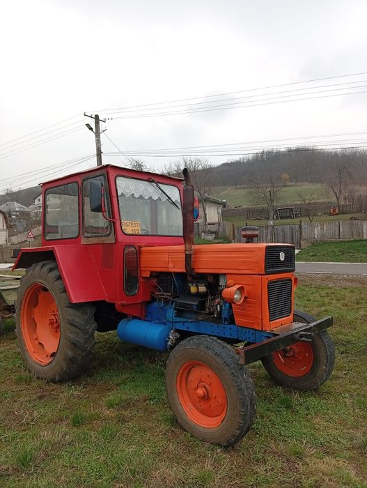 Tractor U 650 cu plug 3 brazde +cositoare mare 1,85 .toate sunt impecabile in stare fff buna de functionare.