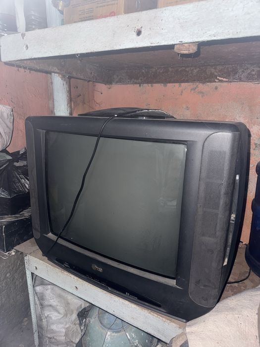 Телевизор с подставкой