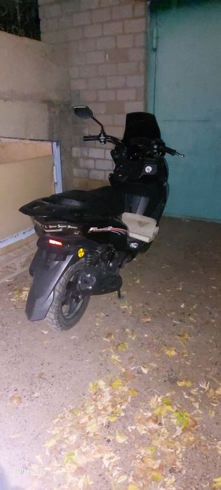 Макси скутер 175 сс