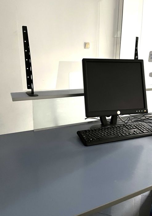 Секретарско бюро + шкаф за офис техника + подарък