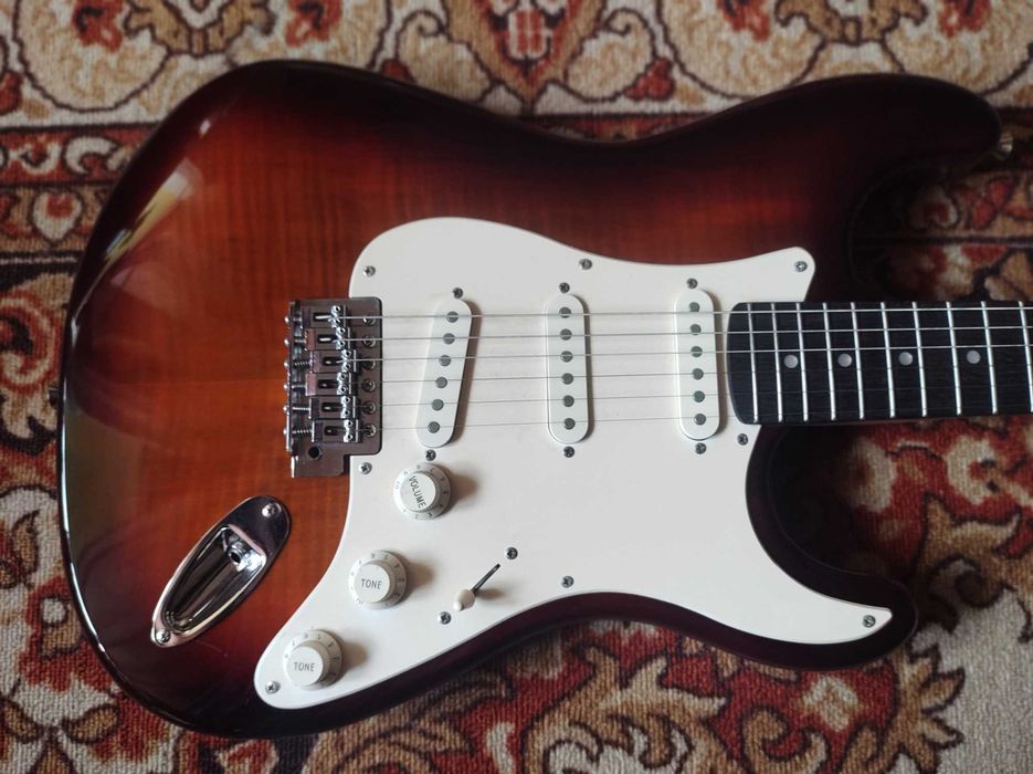 Електрическа китара Washburn Sonamaster (адаптери от Fender Japan)