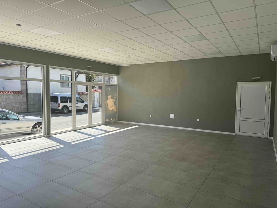 Дава се под наем Магазин в Раковски - 100 кв.м за 500 € - Снимка #1