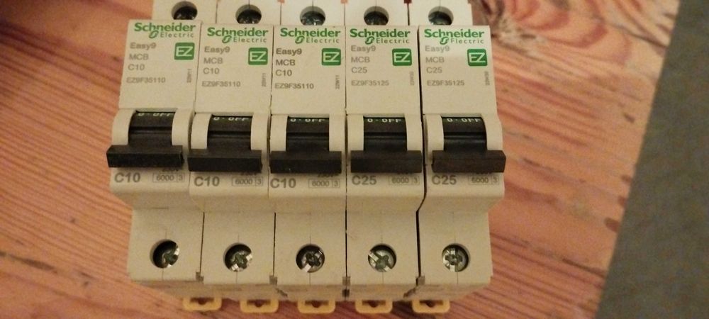 Автоматичен - Предпазител - Прекъсвач - Schneider Electric 10Ah - 25A