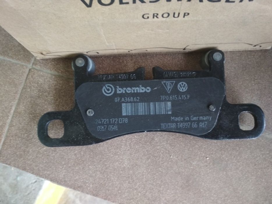 Фольксваген Таурег 2008г. вып. тормозные колодки оригинал, новые.