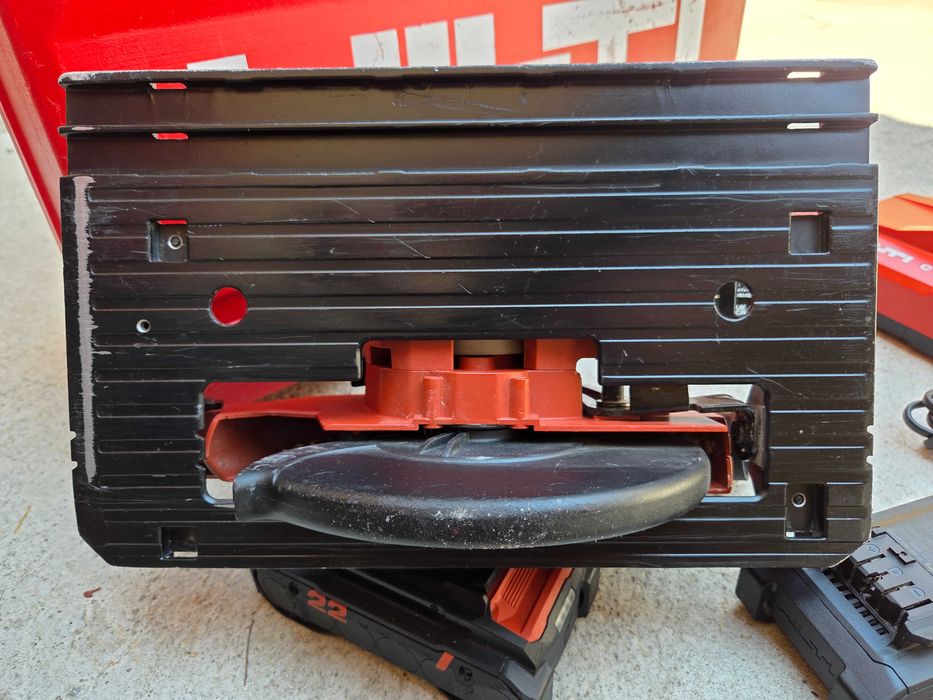 HILTI SC 30WR-22 Циркуляр с батерии NURON ПЕРФЕКТЕН!