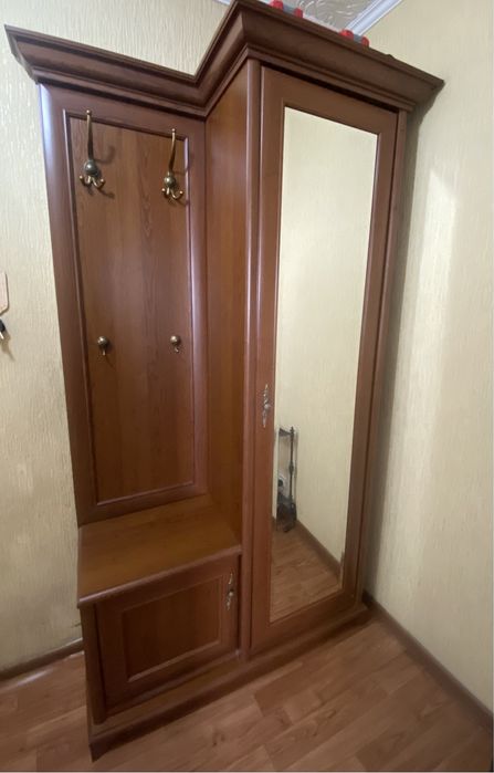 Продам шкаф в прихожую