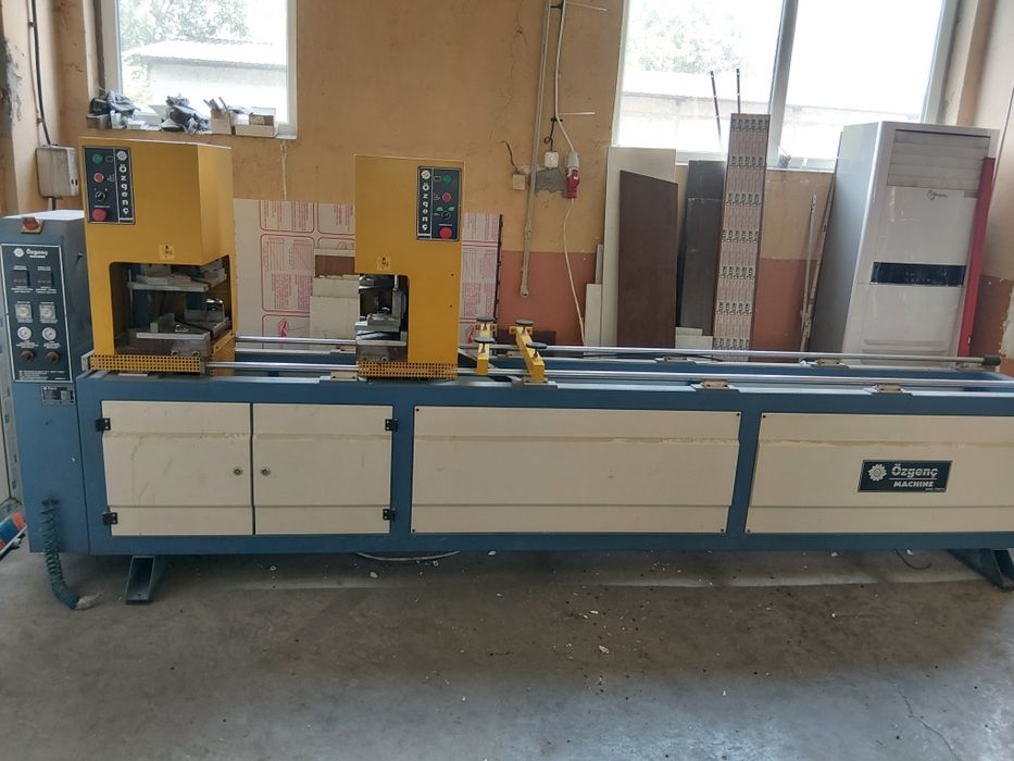 Продавам двуглава лепачка за PVC