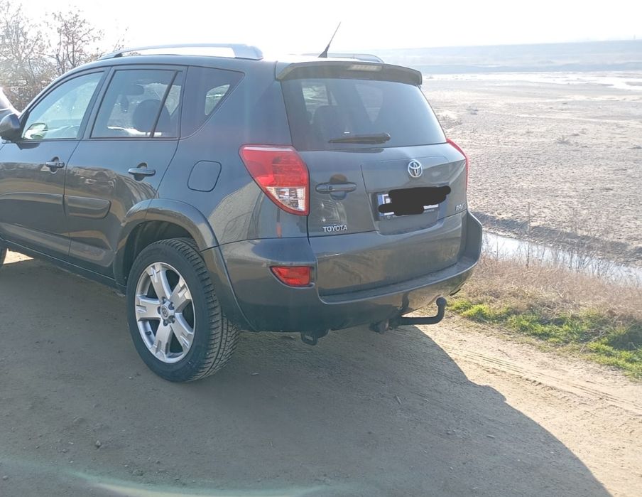 Vând Toyota RAV4