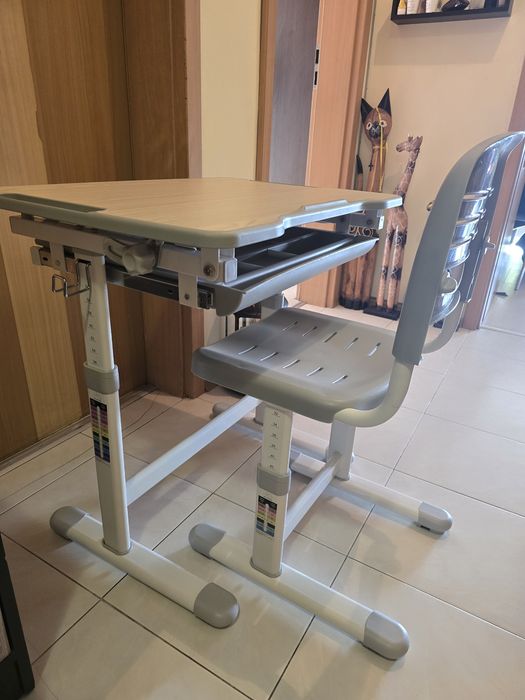 Vipack Регулируемо детско бюро Comfortline 201 със столче, сиво